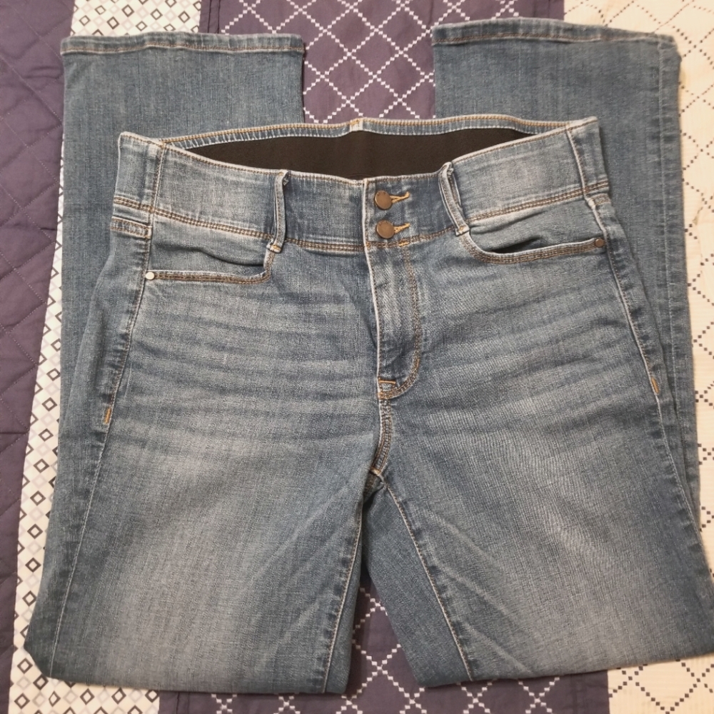 Apt. 9 boot cut jeans - GUC